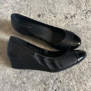 Cole Haan leather wedge heels size 9.5 with patent detail